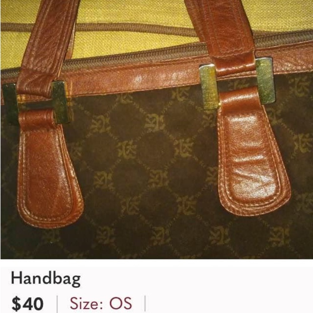 Vintage 15”x11”x 4 1/2”. Small lab top would fit and zip closures. $40